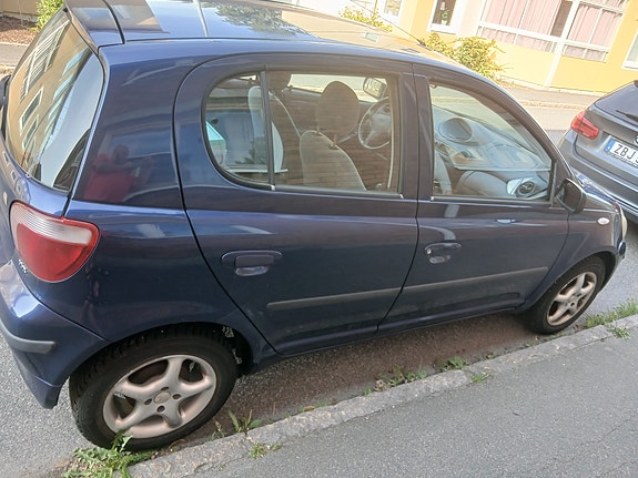 Toyota Yaris 5 of 5