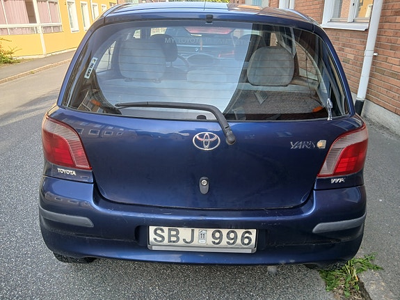Toyota Yaris 3 of 5