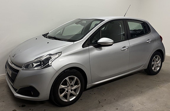 Peugeot 208 4 of 9