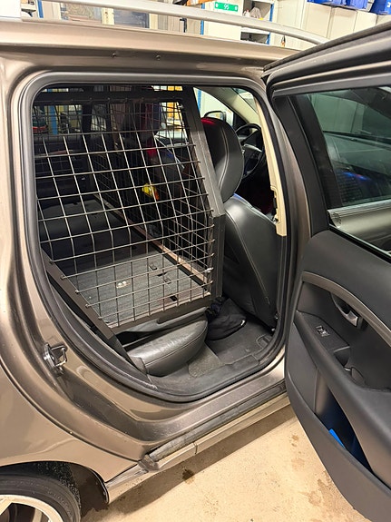 Volvo V70 4 of 6