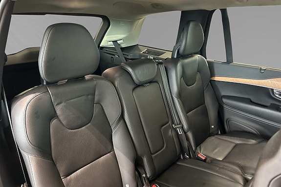 Volvo XC90 11 of 24