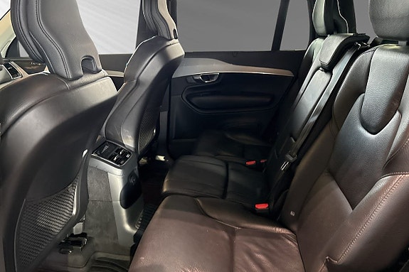 Volvo XC90 8 of 30
