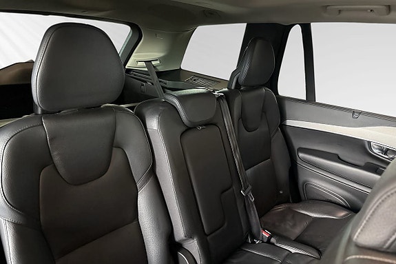 Volvo XC90 11 of 30