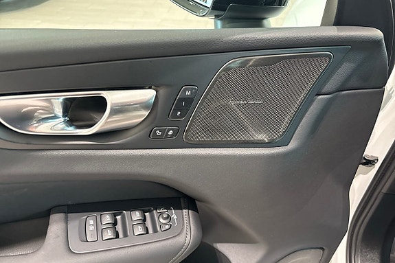 Volvo XC60 23 of 30