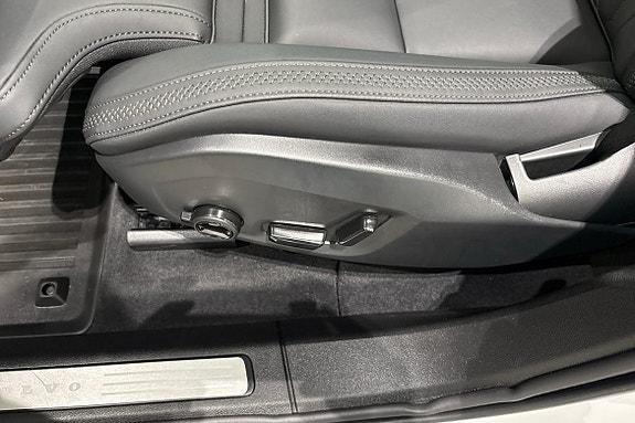Volvo XC60 21 of 30