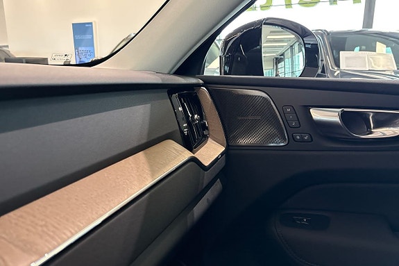 Volvo XC60 25 of 30