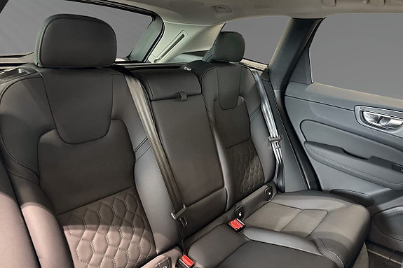 Volvo XC60 11 of 30