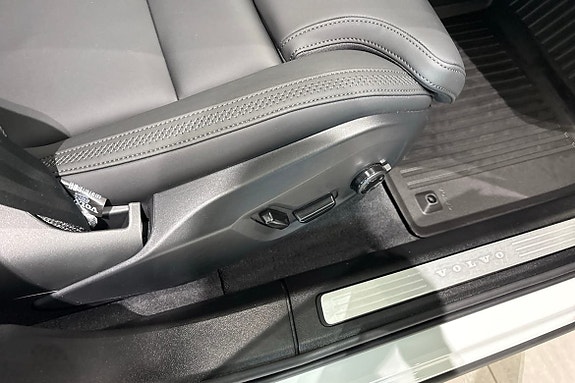 Volvo XC60 22 of 30
