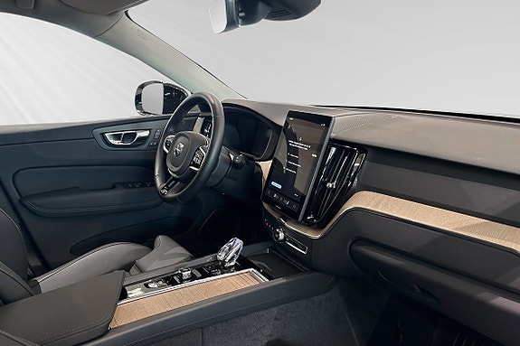 Volvo XC60 10 of 30
