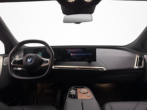 BMW iX 22 of 30