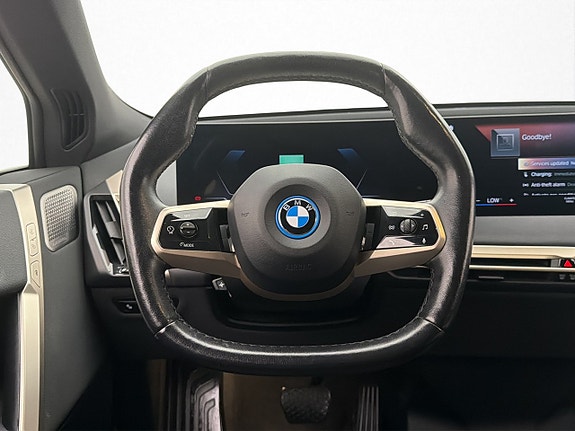 BMW iX 17 of 30