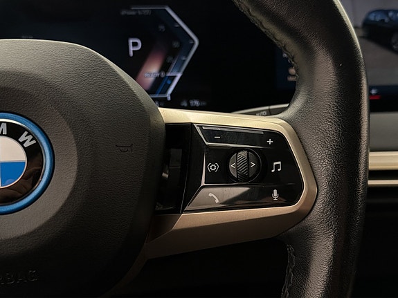 BMW iX 21 of 30