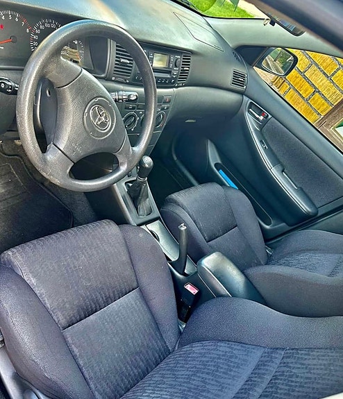 Toyota Corolla 3 of 5