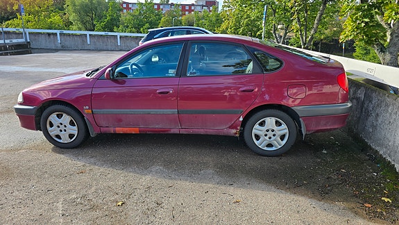 Toyota Avensis 4 of 4