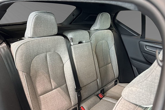 Volvo EX40 11 of 22