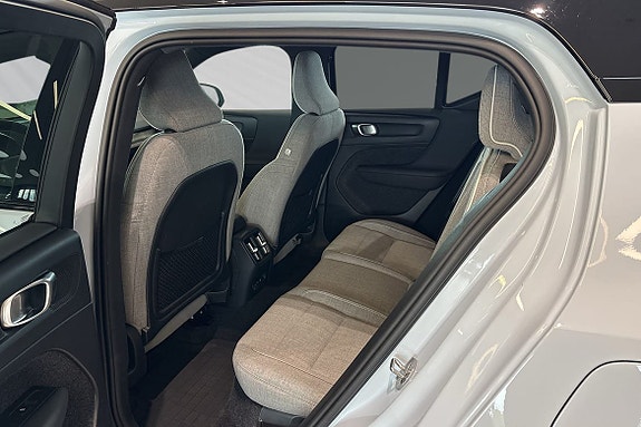 Volvo EX40 8 of 22