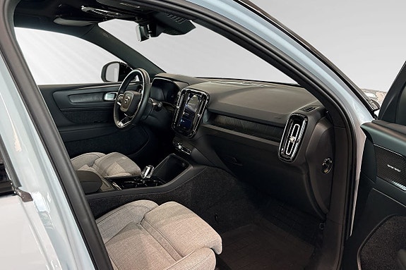 Volvo EX40 10 of 22
