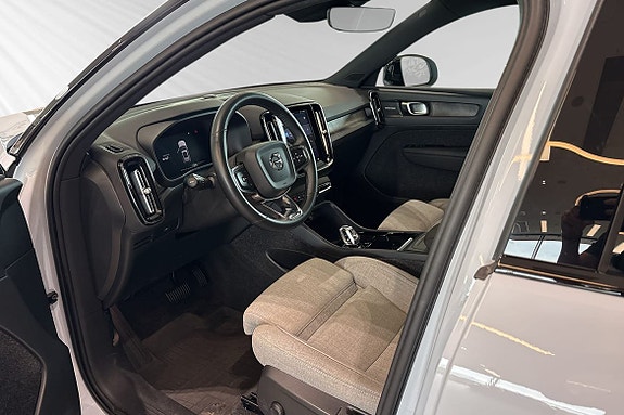 Volvo EX40 7 of 22