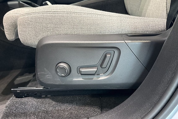 Volvo EX40 14 of 22