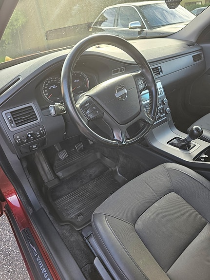 Volvo V70 4 of 6