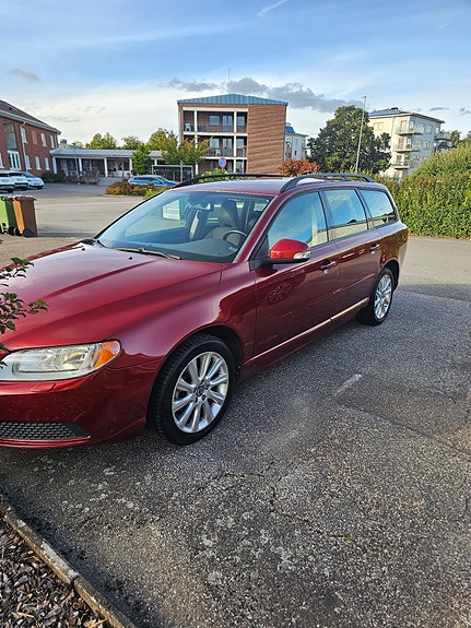 Volvo V70 2 of 6