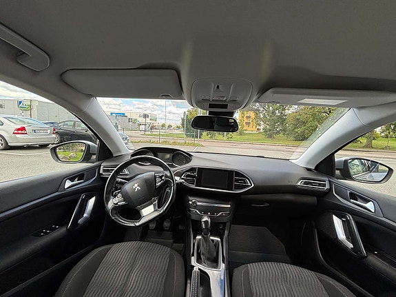 Peugeot 308 4 of 11