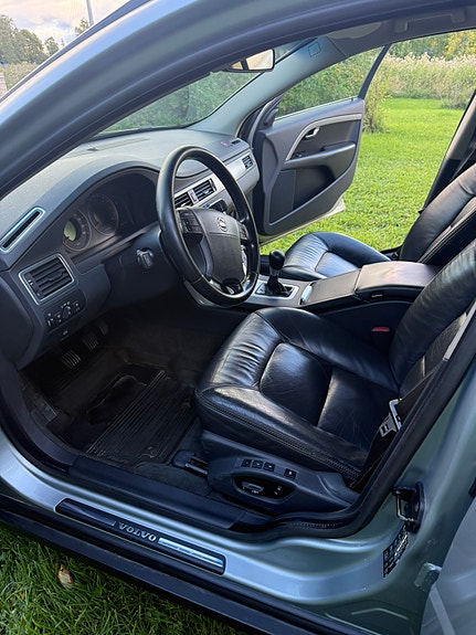 Volvo XC70 3 of 10