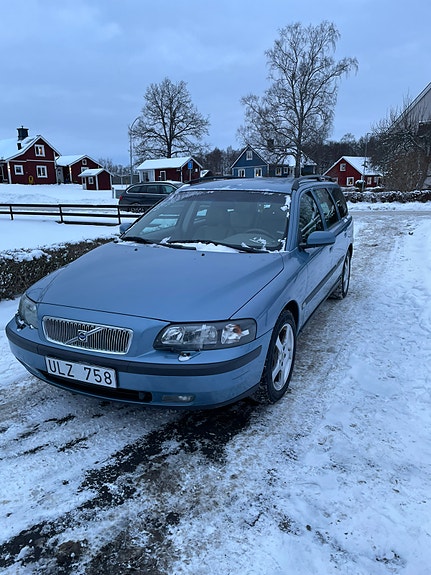 Volvo V70 2 of 2