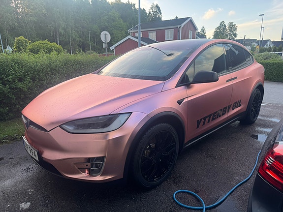 Tesla Model X 3 of 8