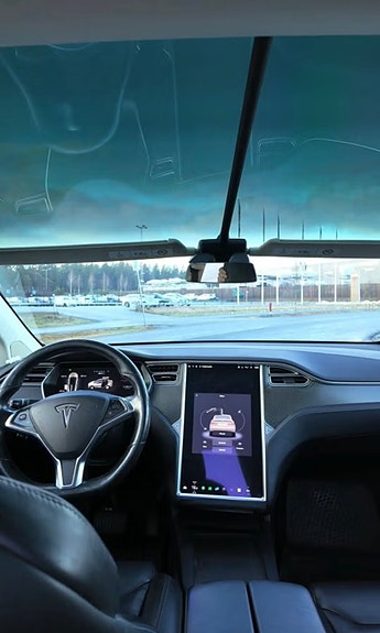 Tesla Model X 4 of 8