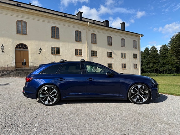 Audi RS4 2 of 18