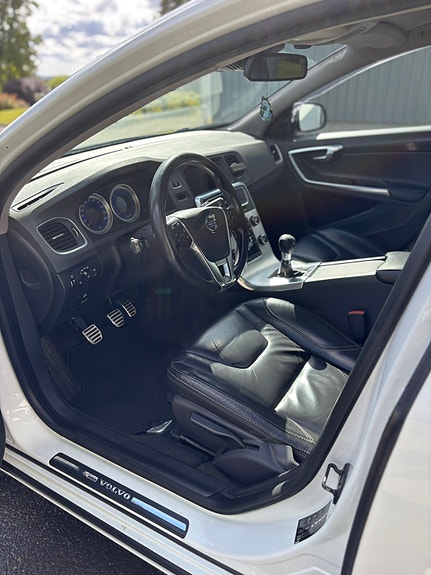 Volvo V60 4 of 4