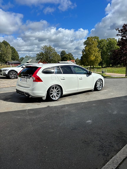 Volvo V60 3 of 4