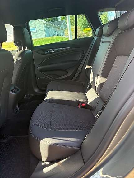 Opel Insignia 3 of 8