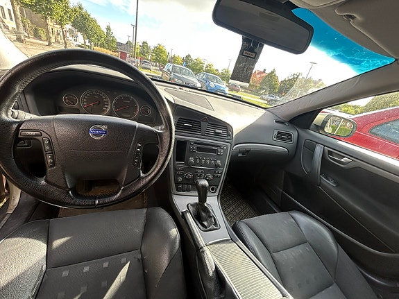 Volvo V70 4 of 5