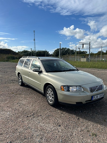 Volvo V70 2 of 5