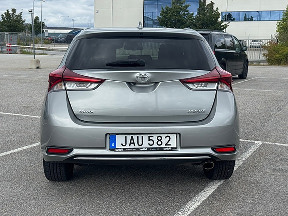 Toyota Auris 6 of 15