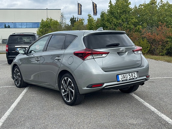 Toyota Auris 5 of 15