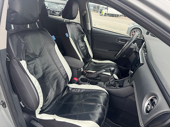 Toyota Auris 10 of 15