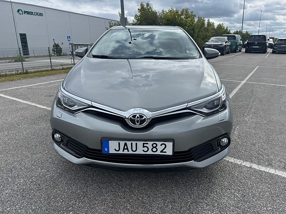 Toyota Auris 2 of 15