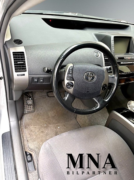 Toyota Prius+ 10 of 12