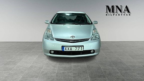 Toyota Prius+ 8 of 12