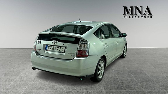 Toyota Prius+ 5 of 12