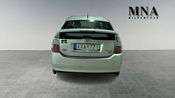 Toyota Prius+ 4 of 12