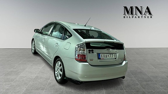 Toyota Prius+ 3 of 12
