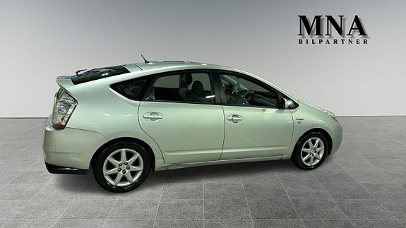 Toyota Prius+ 6 of 12