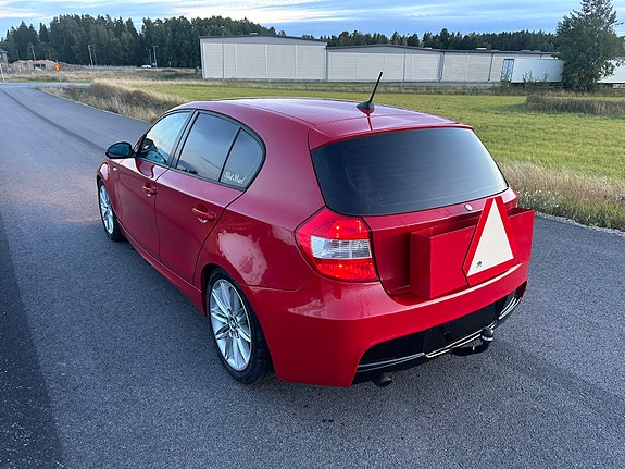 BMW 120i 2 of 7