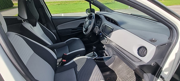Toyota Yaris 10 of 14
