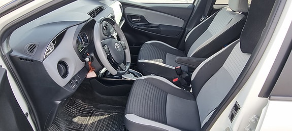 Toyota Yaris 11 of 14