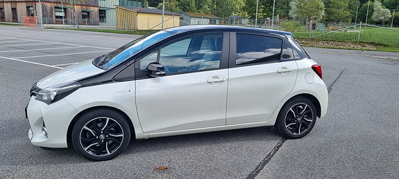 Toyota Yaris 7 of 14